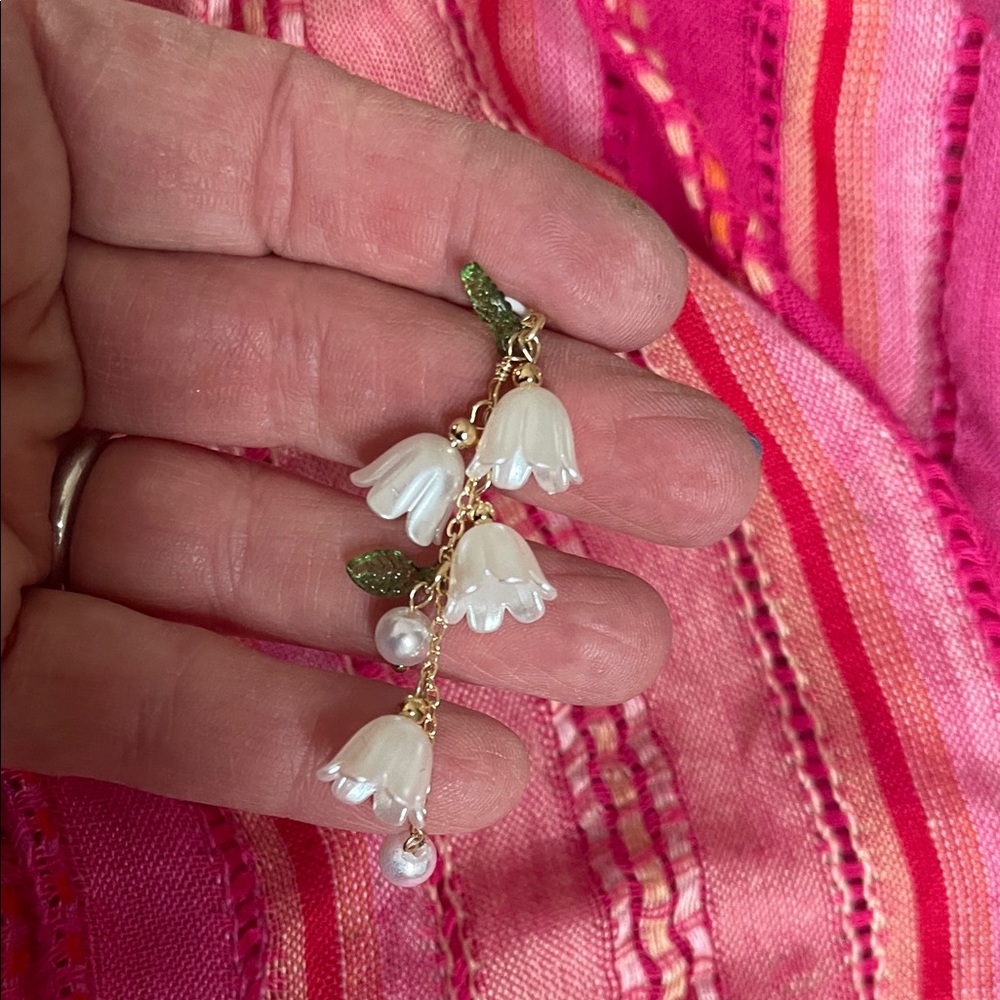 Delicate White Floral Drop Earrings with Gold Accents